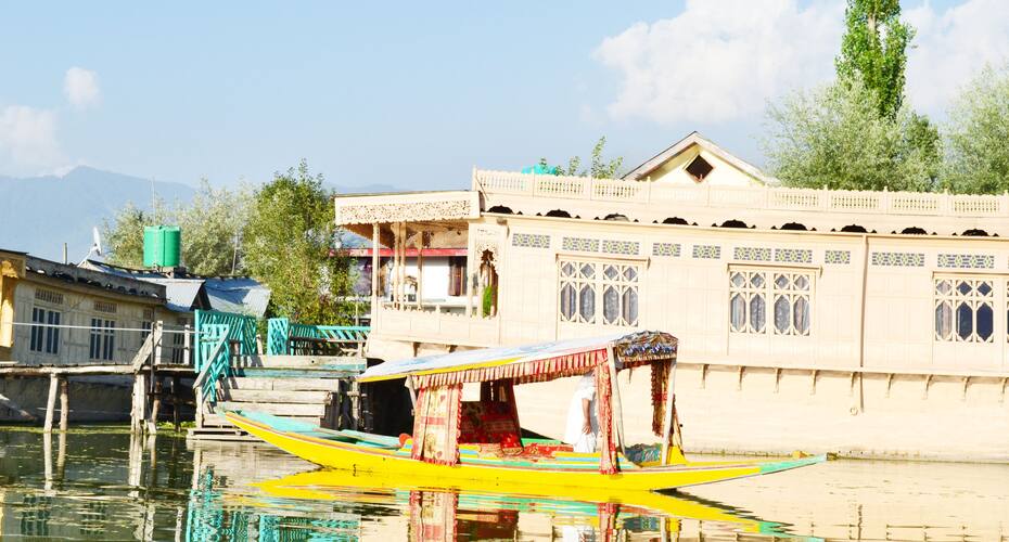 Wangnoo Sheraton Houseboat, Srinagar 1